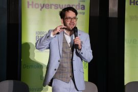 Robert Böhme, kreativer Kopf im Bereich Kommunikation bei der Stadt Hoyerswerda, zeigt das Potenzial Hoyerswerdas auf
