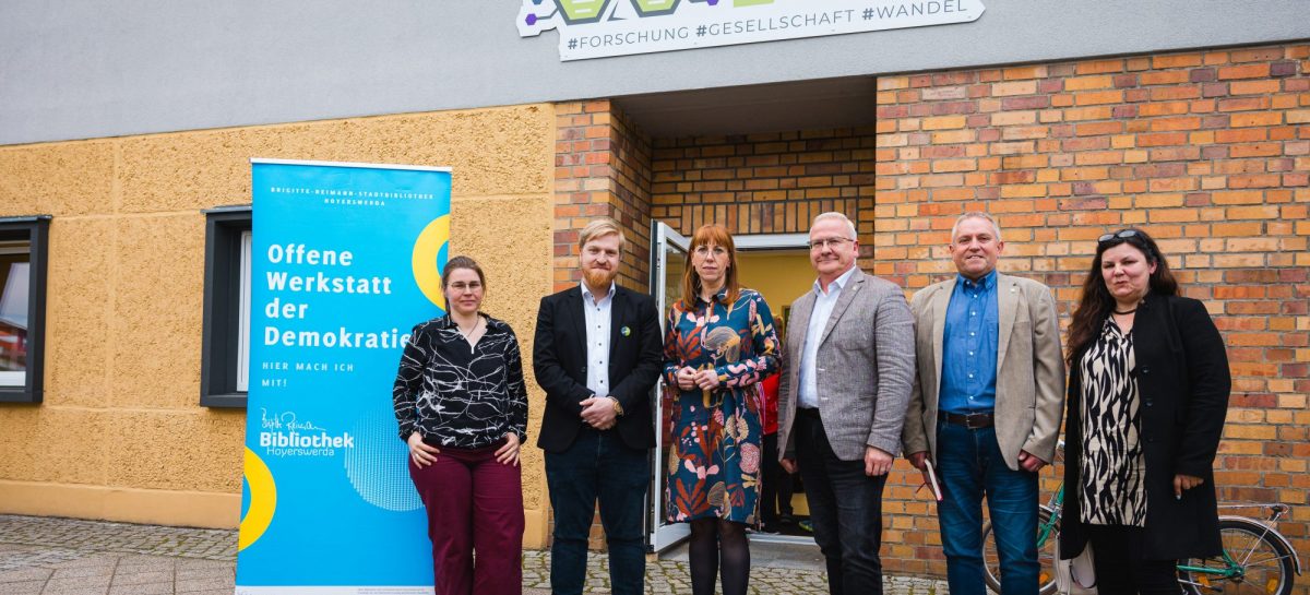 Bürgersprechstunde "Frag den Oberbürgermeister" mit Staatsministerin der Justiz und für Demokratie, Europa und Gleichstellung, Katja Meier, im Mitmachlabor Bonhoefferstraße Hoyerswerda