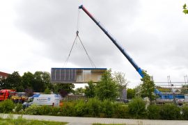 Anlieferung und Montage der Module für den Erweiterungsbau an der Oberschule