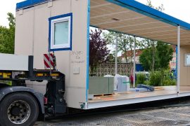Anlieferung und Montage der Module für den Erweiterungsbau an der Oberschule