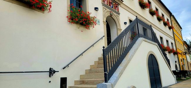 Altes Rathaus mit neuer Treppe (09/2025)