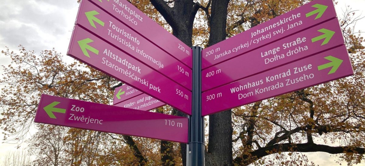 Wegweiser des neuen Fußgänger-Leitsystems