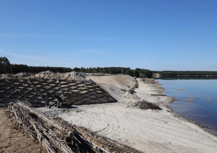 Blick auf das Westufer des Scheibe-Seess.