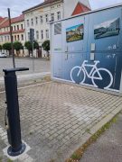 Fahrradservicestation neben der Fahrradgarage am Altmarkt