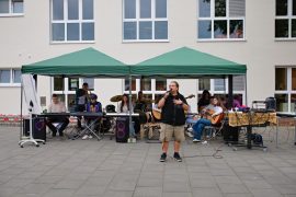 Das Projekt Schülerband präsentiert verschiedene Songs