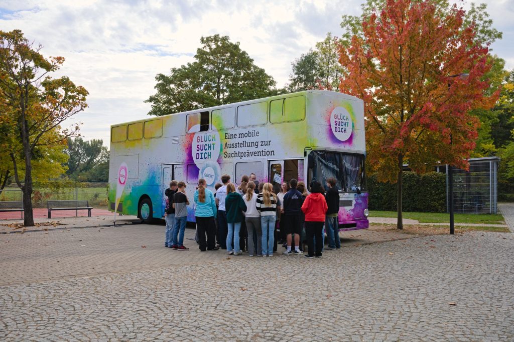 Suchtpräventionswoche 2026 - Projekt Bus GLÜCK SUCHT DICH